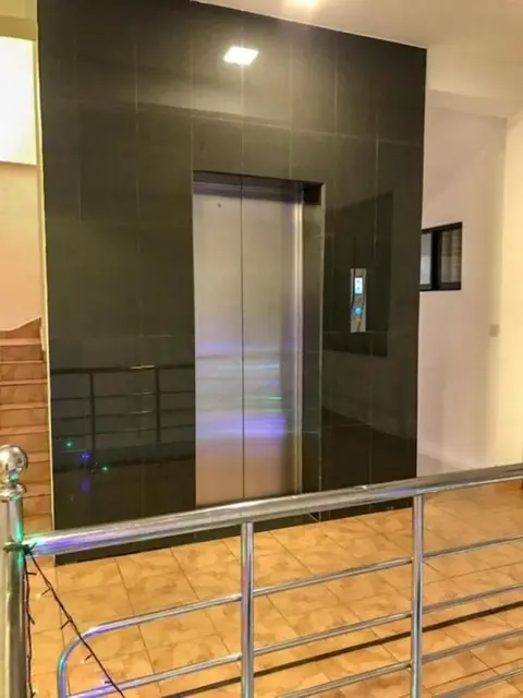 Коломбо: Hotel Krishco