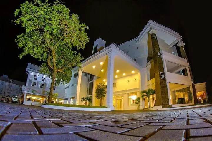 The Kings Bay Hotel — фото 1