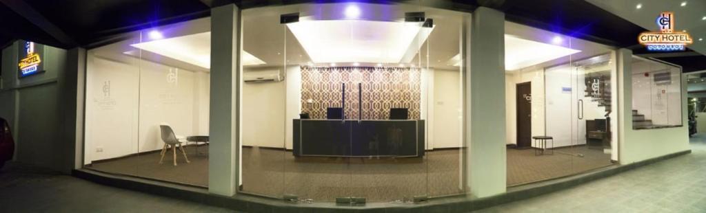 Коломбо: City Hotel Colombo 02