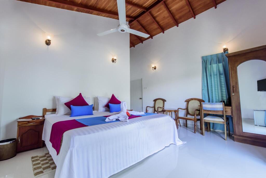 Вайккал: Vaaya Beach Hotel