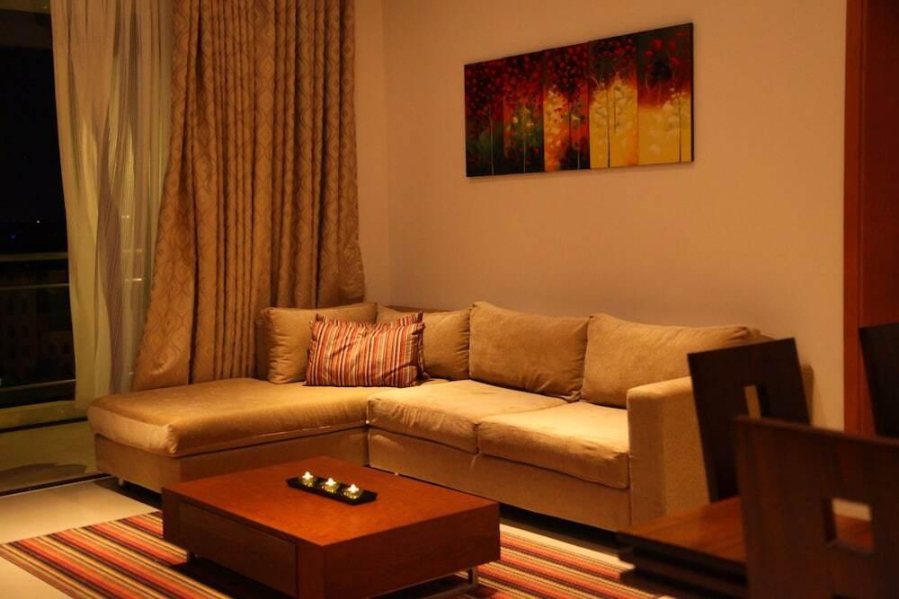 Коломбо: Carlsen Residence