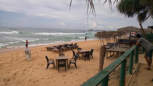 Хиккадува: VIP Beach Bungalow