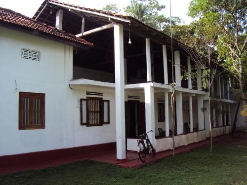 Siri medura surf yoga meditation guesthouse and hostel — фото 1
