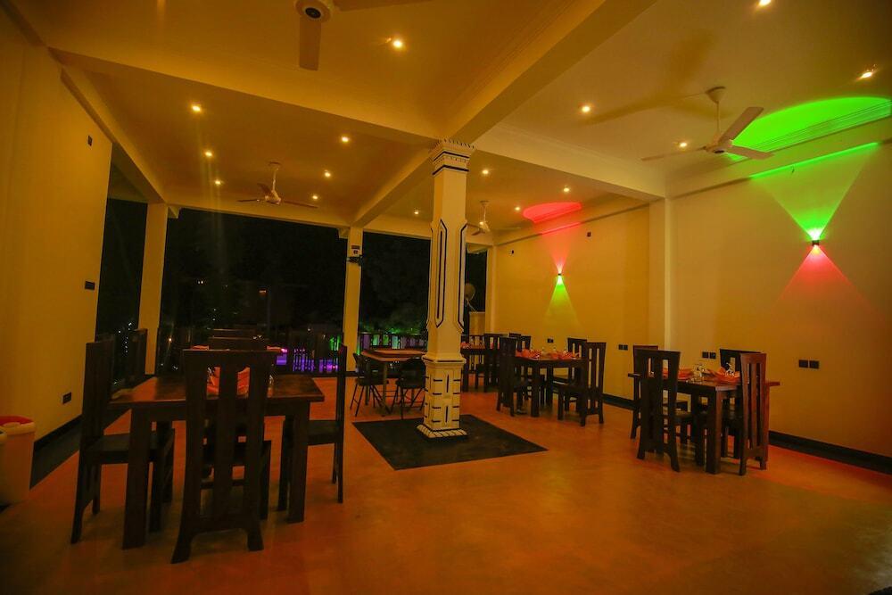 Киринда: Yala Safari River Front Hotel & Resturant