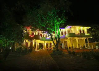 Киринда: Yala Safari River Front Hotel & Resturant
