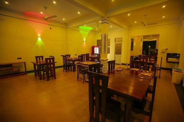 Киринда: Yala Safari River Front Hotel & Resturant