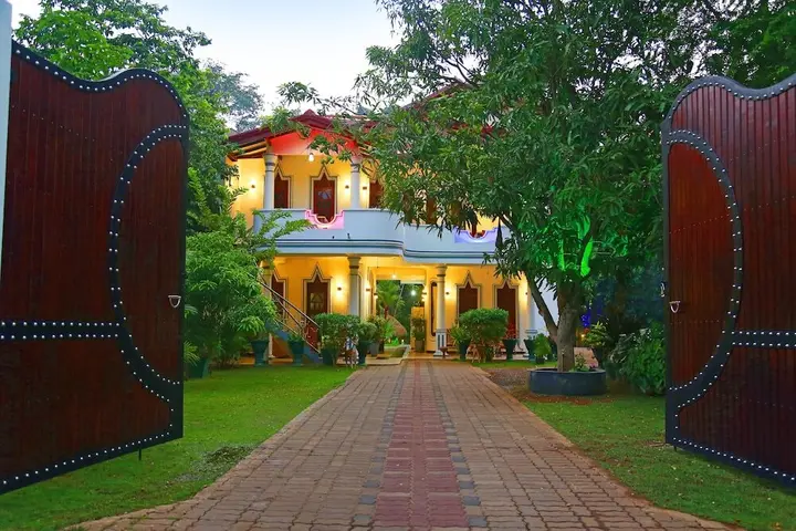 Киринда: Yala Safari River Front Hotel & Resturant