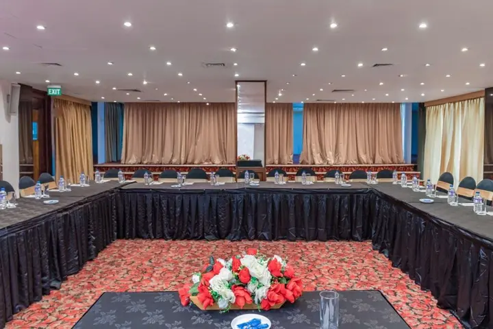 Коломбо: Global Towers Hotel & Suites