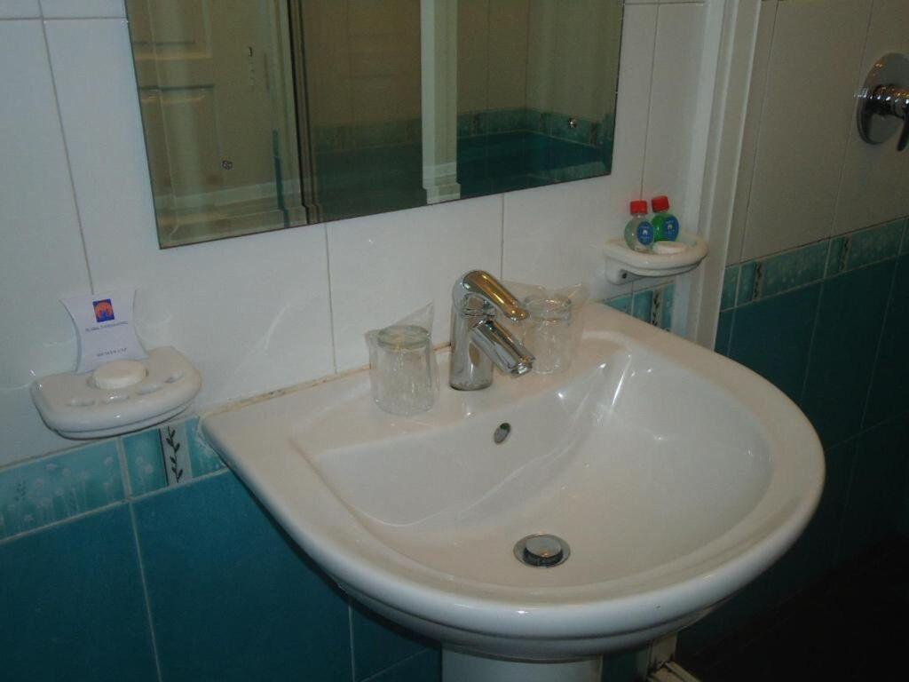 Коломбо: Global Towers Hotel & Suites