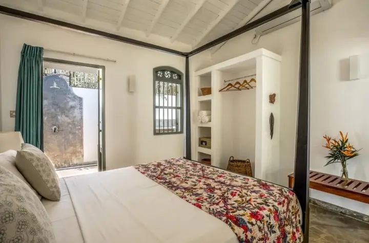 Beautifully Renovated Family Village House Within Walking Distance To The Beach — фото 3