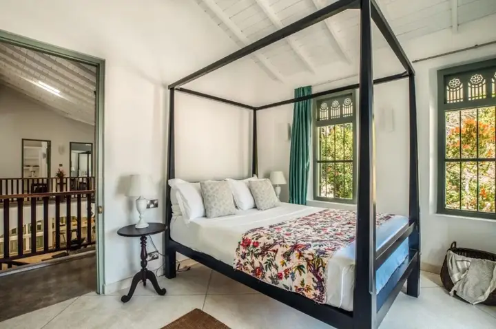 Beautifully Renovated Family Village House Within Walking Distance To The Beach — фото 2