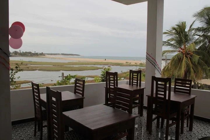 Аругам-Бэй: Sunset view beach hotel