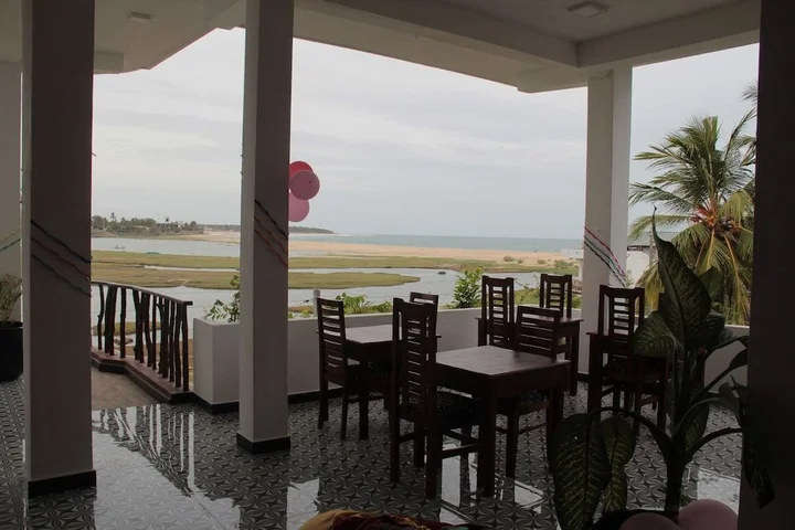 Аругам-Бэй: Sunset view beach hotel