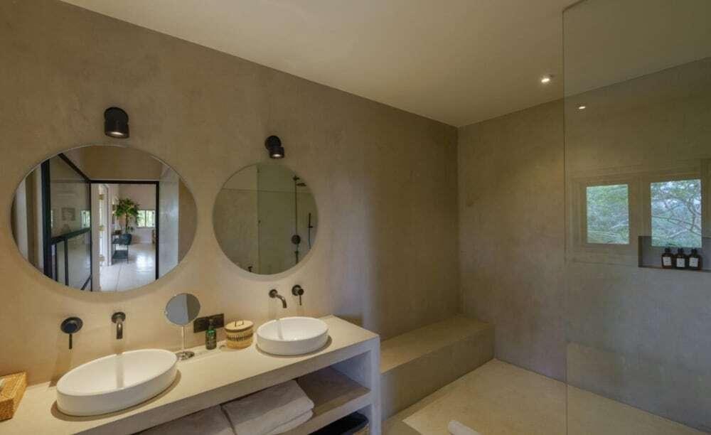 Унаватуна: Cool and Contemporary Hilltop Villa With Ocean Views