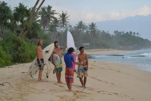 Ахангама: Jayanthi Surf Dreams