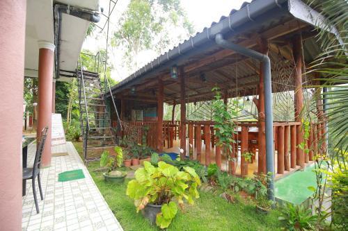 Элла: Yoho Tea Forest Lodge