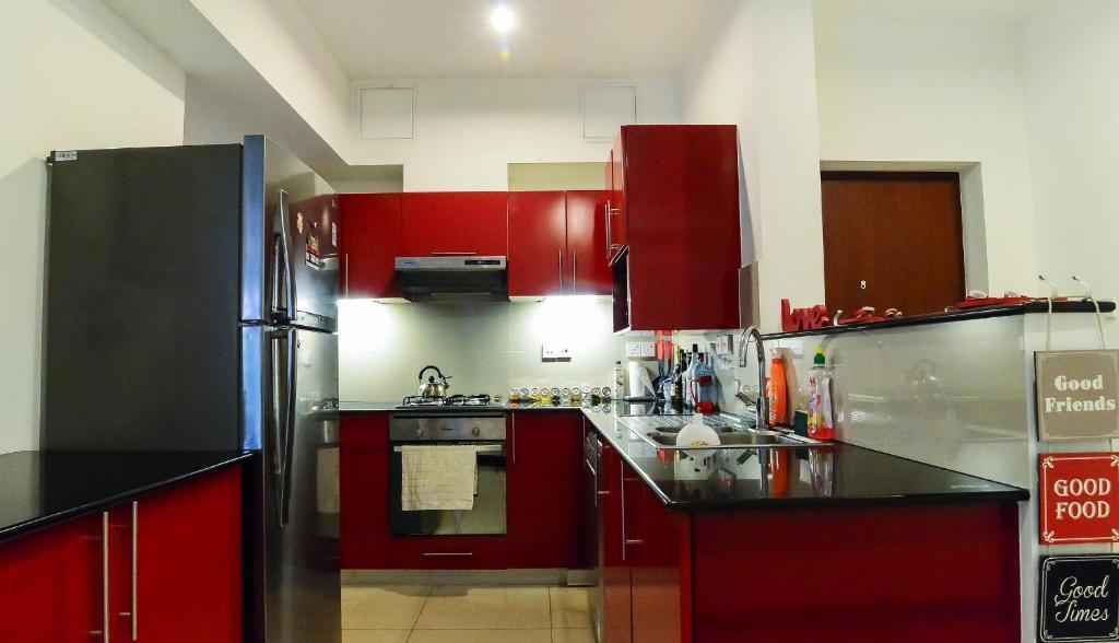 Коломбо: On 320 Apartment