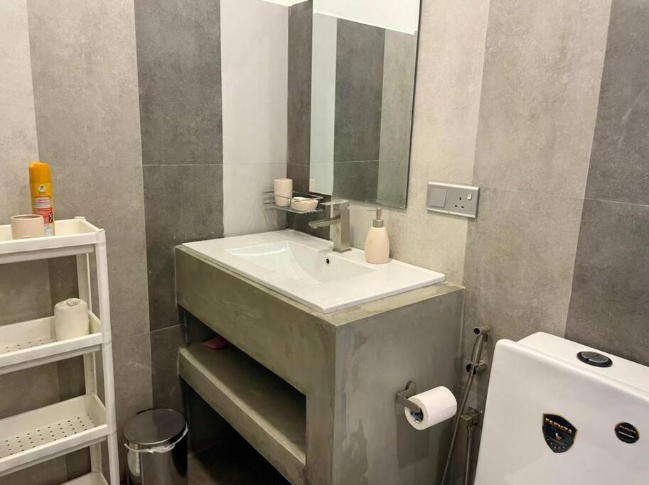 Панадура: Lovely 2-bedroom holiday home with free parking.