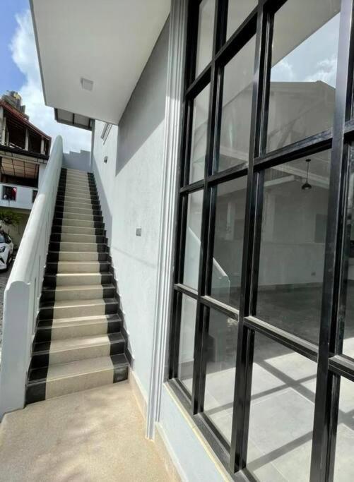Панадура: Lovely 2-bedroom holiday home with free parking.