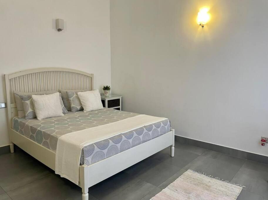 Lovely 2-bedroom holiday home with free parking. — фото 5