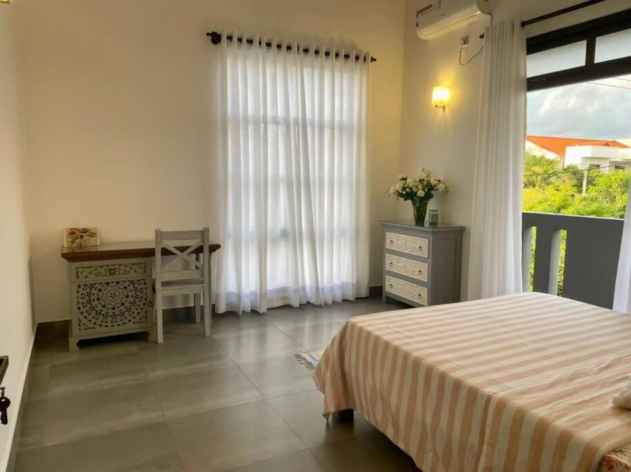 Lovely 2-bedroom holiday home with free parking. — фото 3