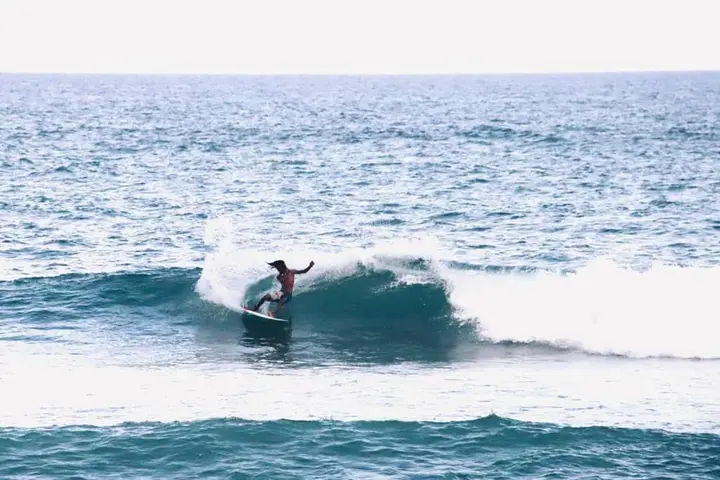Унакурува: Surf and Sun