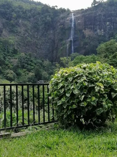 Косланда: Diyaluma Falls INN