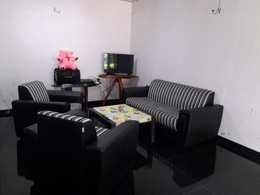 Элла: Aji's Place in Ella