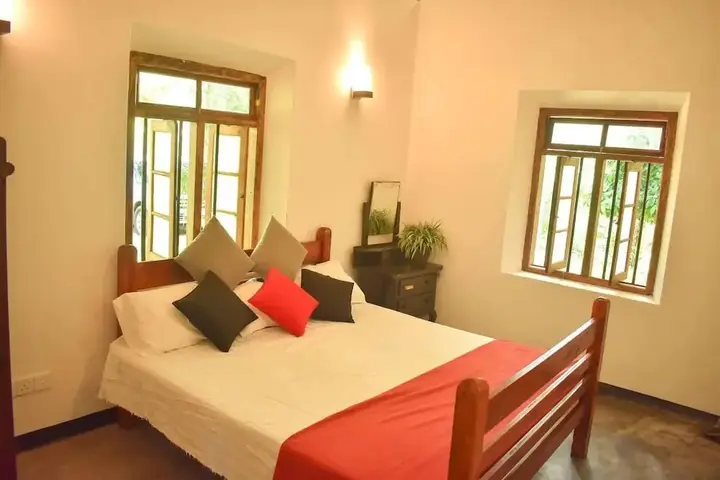 Хиккадува: Charming & Historical 3-bed Bungalow in Hikkaduwa
