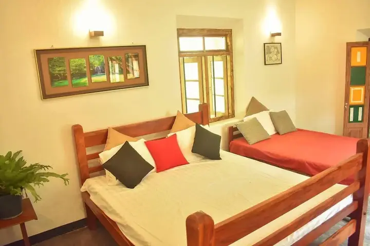 Charming & Historical 3-bed Bungalow in Hikkaduwa — фото 5