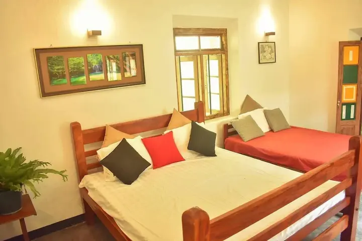 Хиккадува: Charming & Historical 3-bed Bungalow in Hikkaduwa