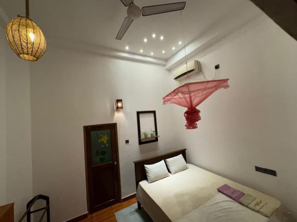 Room in Villa - Surf 247 Weligama - Deluxe Double Room With Side Sea View — фото 2