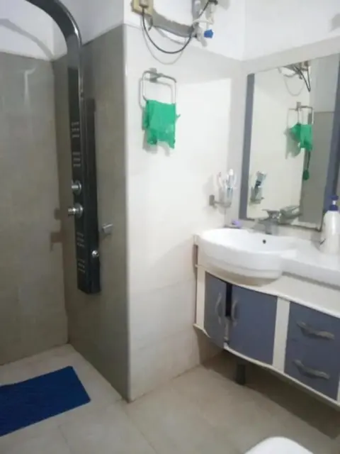 Рагама: Blossoms Apartment