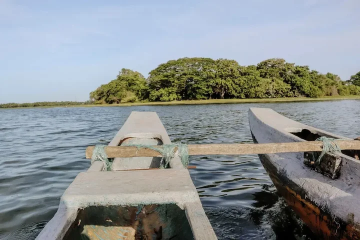Киринда: Saffron Lake Yala