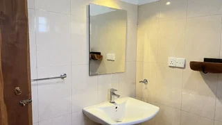 Аругам-Бэй: Shell Resort Arugambay