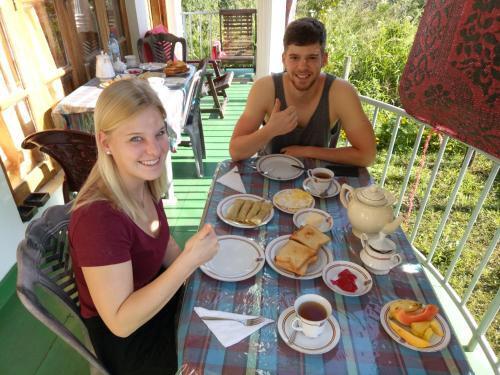 Элла: Vantage Hotel