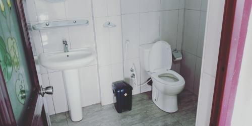 Элла: Vantage Hotel