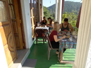 Элла: Vantage Hotel