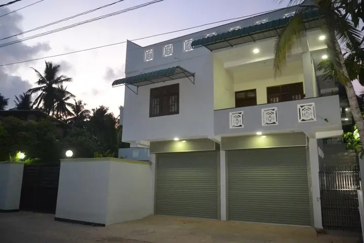 Унаватуна: The Gray Villa
