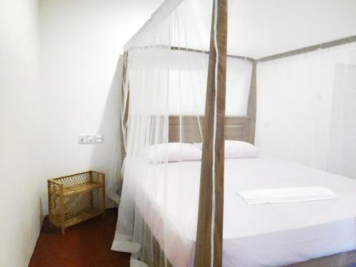 Диквелла: Cinnamon House