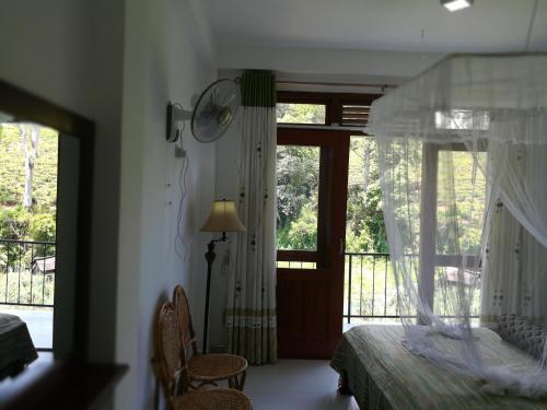 Элла: Hill Breeze Inn