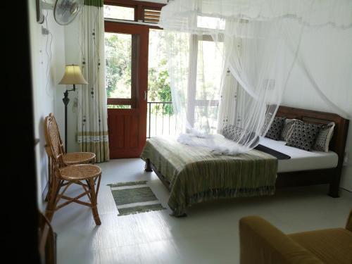 Элла: Hill Breeze Inn