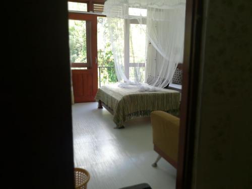 Элла: Hill Breeze Inn