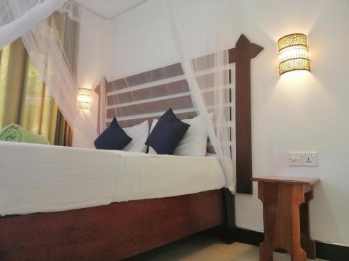 Элла: Hill Breeze Inn