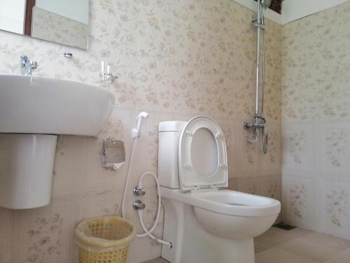 Элла: Hill Breeze Inn