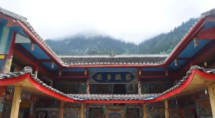 Цзючжайгоу: An Duo Zang Jia Hostel