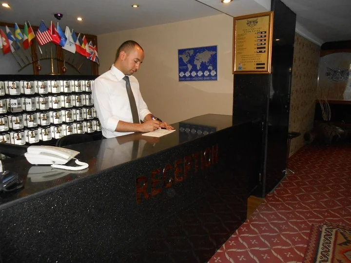 Ван: Buyuk Asur Oteli