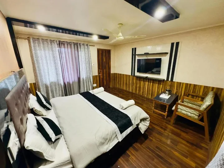 Шринагар: Hotel Luxury Inn