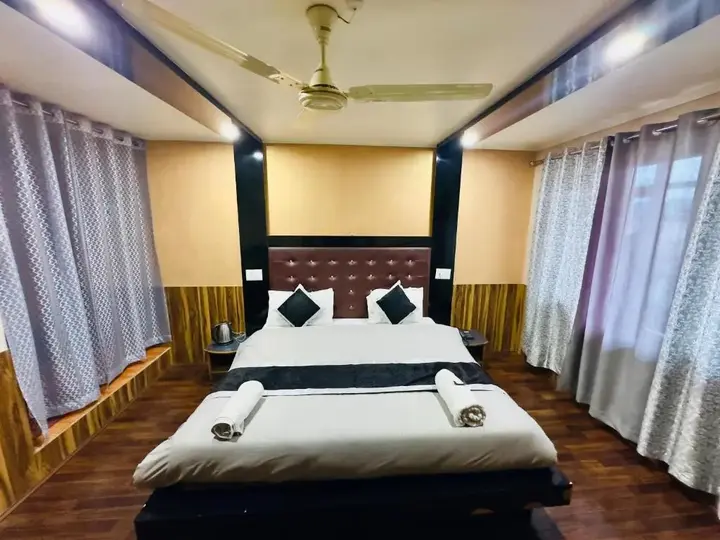 Шринагар: Hotel Luxury Inn