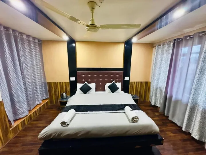 Шринагар: Hotel Luxury Inn